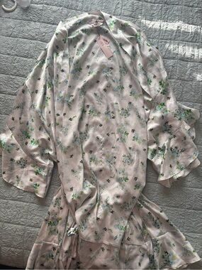 Victoria’s Secret Women’s Floral Satin Kimono Robe - Light Pink
